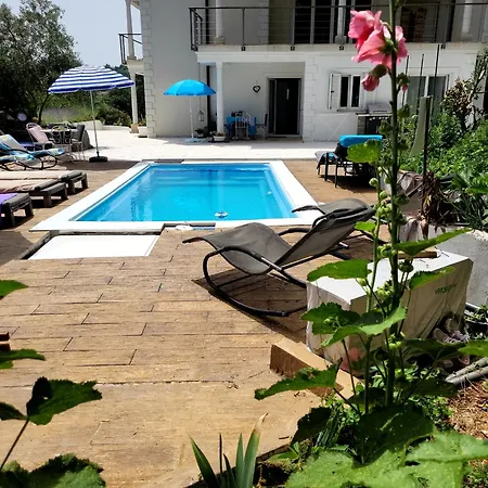 Chiara Mit Meerblick Und Pool Und Jacuzzi Apartament *